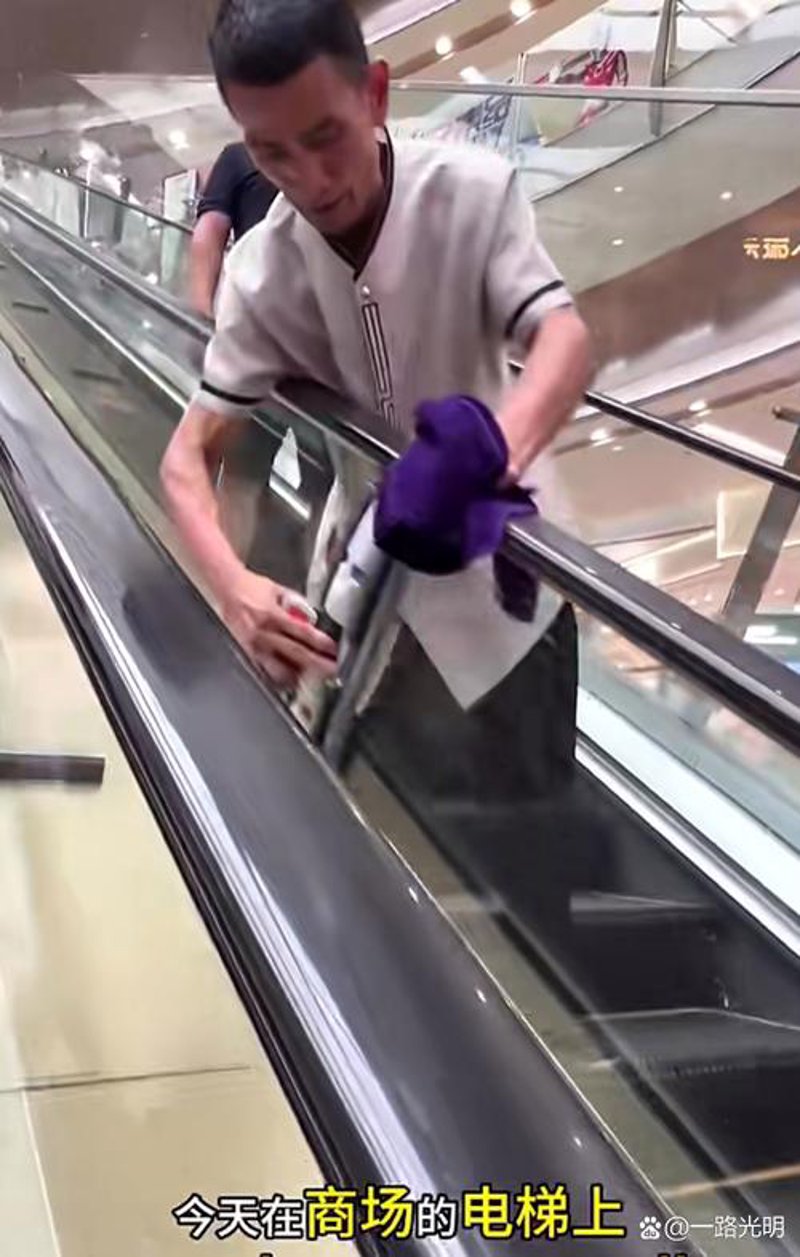 家庭清洁小技巧：地毯清洗大揭秘